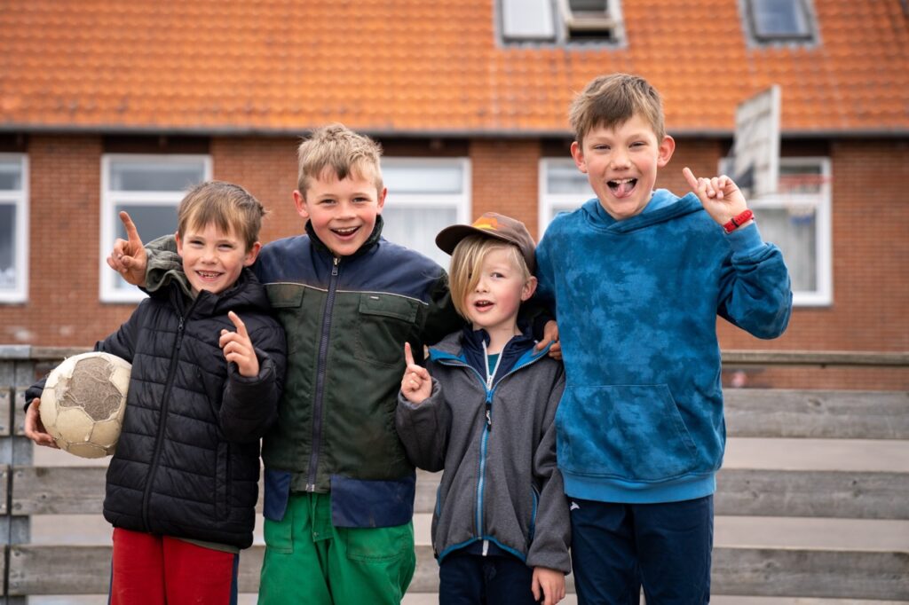 Drengene fra Boddum-Ydby Friskole siger hej. Vi er en projektbaseret friskole med børnehus i Sydthy.